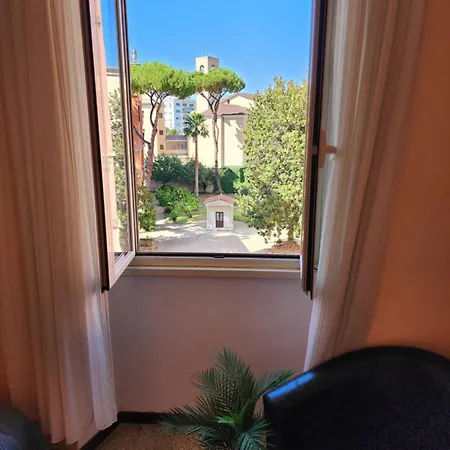 Cozy Haven Near San Giovanni ホームステイ *