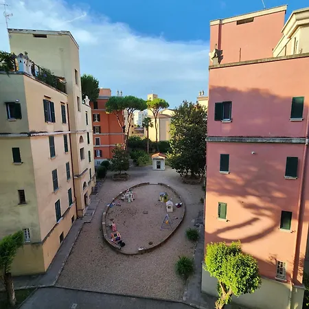 Cozy Haven Near San Giovanni ホームステイ *